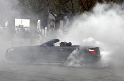 Lewis Hamilton kuril gume, Mercedesovi navijači noreli