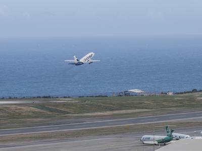 Smo tik pred novo vojno? Rusi odpovedali polete, evakuirali bodo državljane.