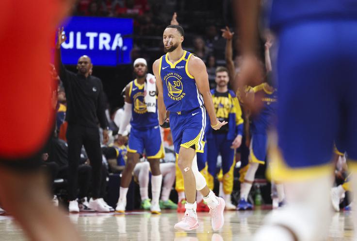 Stephen Curry bo zaradi poškodbe kolena preskočil spektakularni dvoboj v Los Angelesu. | Foto: Reuters