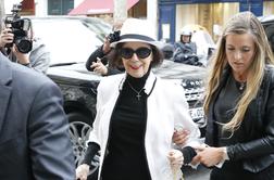 Umrla je "glava družine" Kardashian, Kim pa medtem objavlja fotografije z dopusta
