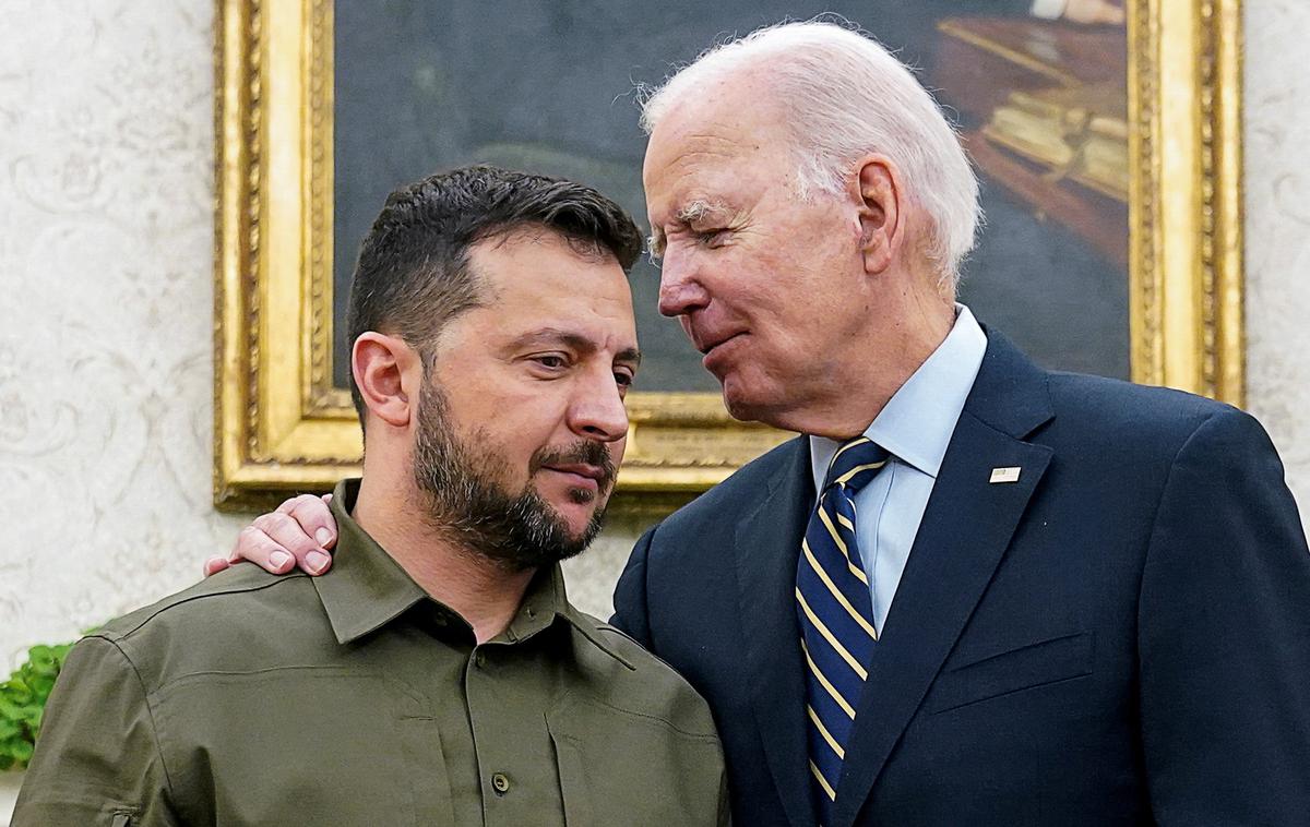 Zelenski in Biden | Ameriški kongres, predvsem predstavniški dom, v katerem imajo večino republikanci, ni več pripravljen financirati vojn v Ukrajini v tolikšni meri kot doslej. | Foto Reuters
