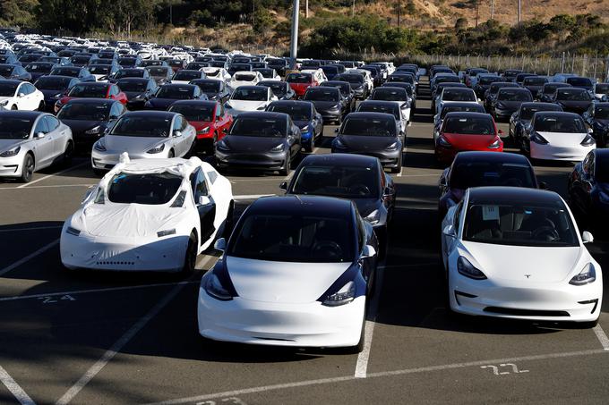 Od 53 tisoč izdelanih so jih kupcem pri Tesli v drugem četrtletju dostavili (in registrirali) 40.740 avtomobilov. Največ (18.440) je bilo prav modelov 3.
 | Foto: Tesla