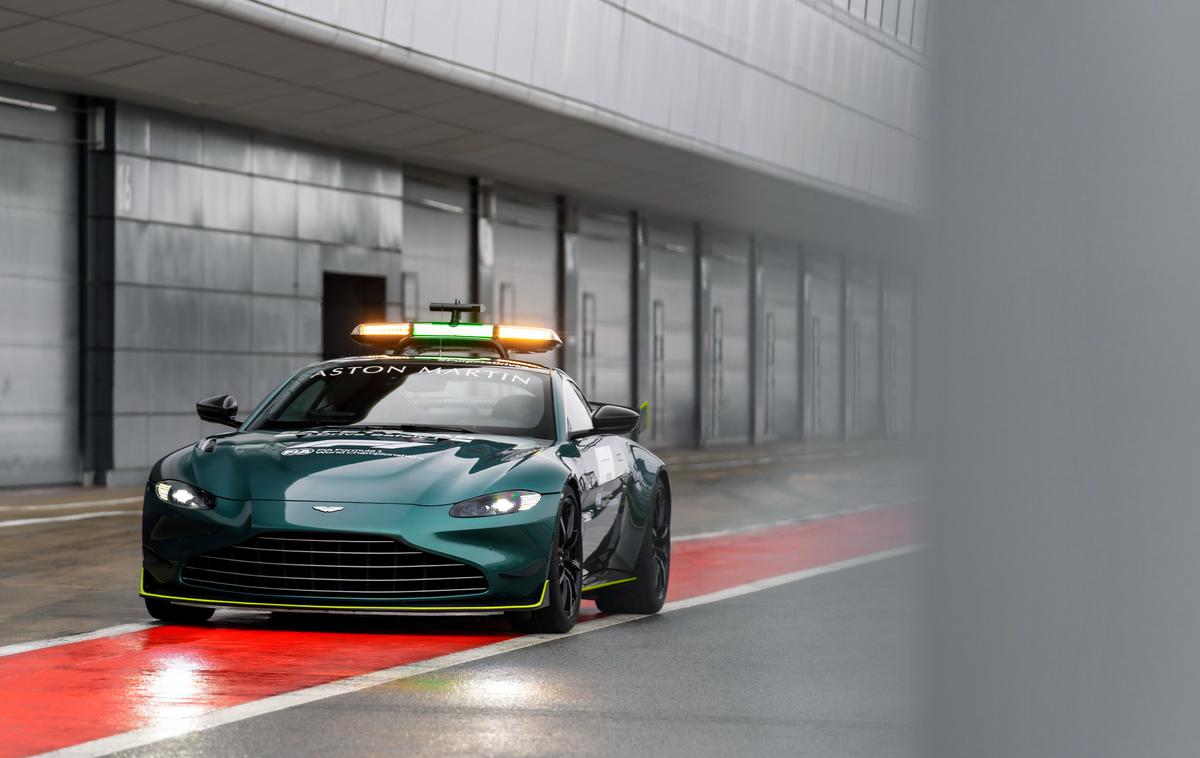 Aston Martin formula ena varnostni avtomobil | To je nov varnostni avtomobil za svetovno prvenstvo formule ena. Poganjala ga bo izboljšana različica motorja iz družbe Mercedes AMG; to je štirilitrski motor V8 z oznako M177, ki bo imel moč 394 kilovatov in 685 njutonmetrov navora. | Foto Aston Martin