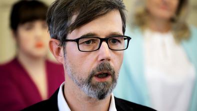 Forbici ostro nad Vrtovca: Slovenska politika ne potrebuje še enega lažnivega predsednika politične stranke