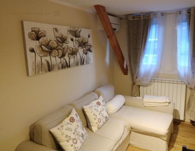 Prenovljeno stanovanje v zaselku Brdo pri Bovcu je na prodaj za 64 tisoč evrov. | Foto: Nepremicnine.net