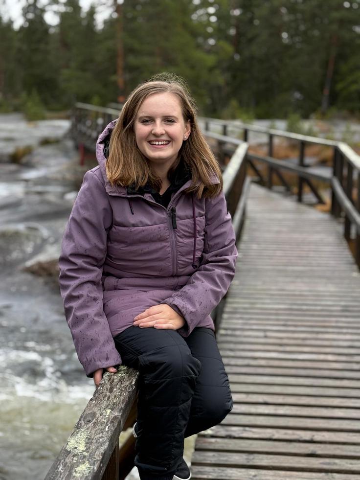 Najbolj pogreša družino in prijatelje. Na fotografiji Jakobova najboljša prijateljica med raziskovanjem Švedske. | Foto: osebni arhiv Jakoba Kvedra