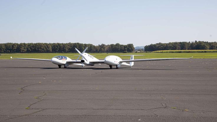 Štirisedežno letalo H2FLY HY4, ki ga poganja tekoči vodik | Foto: Matic Prevc/STA