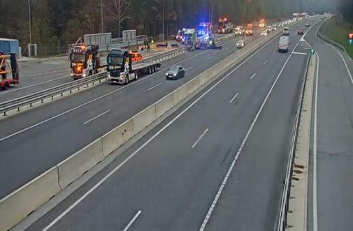 Zaradi prometne nesreče zaprt vozni pas na štajerski avtocesti