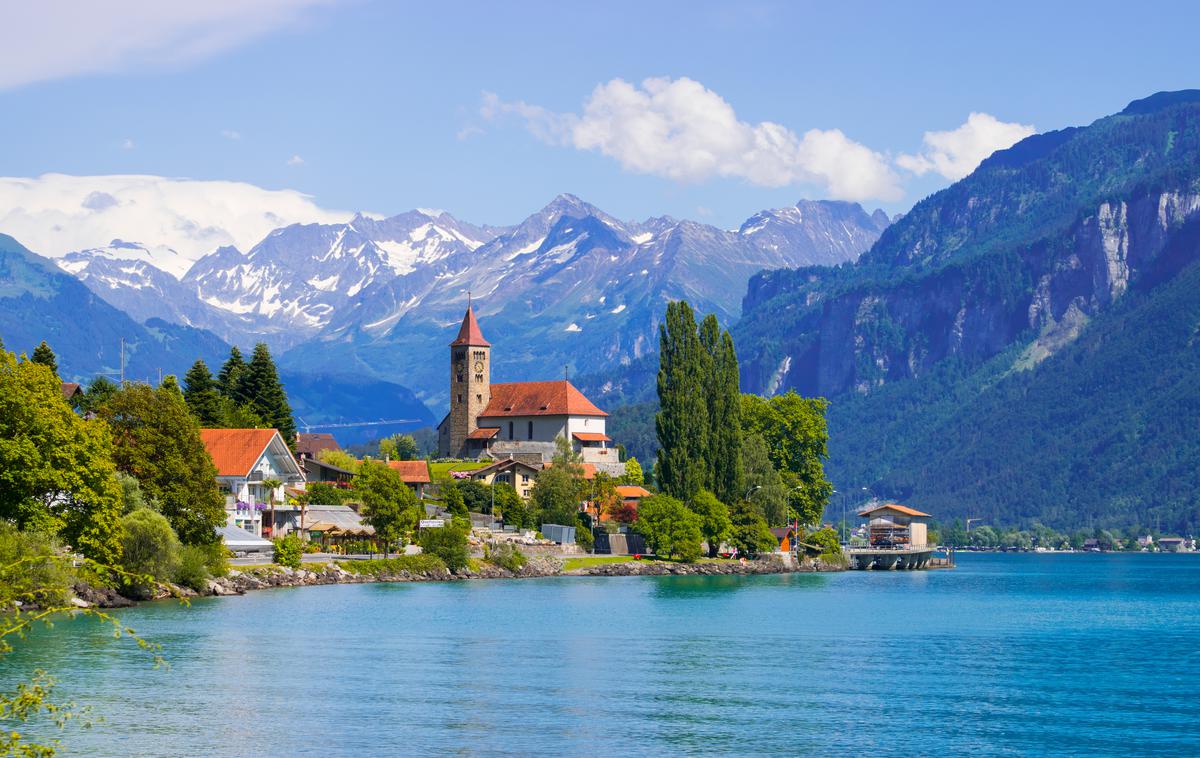 Brienz Švica | Nad Brienzem se dviga gora s približno dvema milijonoma kubičnih metrov kamenja, ki drsi in grozi, da bo zgrmelo v vas. | Foto Shutterstock