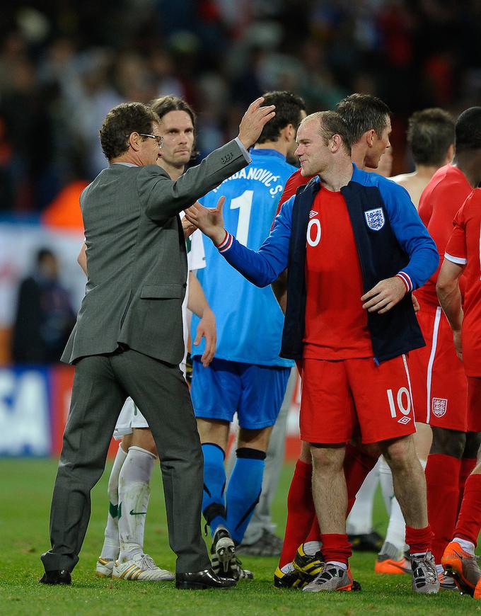 Angleški zvezdniki na čelu s selektorjem Fabiem Capellom so si po zmagi nad Slovenijo oddahnili. | Foto: Sportida