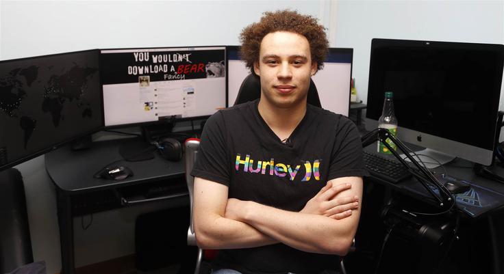 Britanski računalničar Marcus Hutchins je imel glavno vlogo pri zaustavitvi širjenja napada z izsiljevalskim virusom WannaCry, ki je maja letos okužil računalnike v kar 150 državah sveta.  | Foto: Facebook
