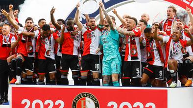 Pokal sta dvignila Feyenoord in AEK