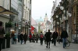 Le 22 odstotkov Slovencev meni, da je kriza že dosegla vrh