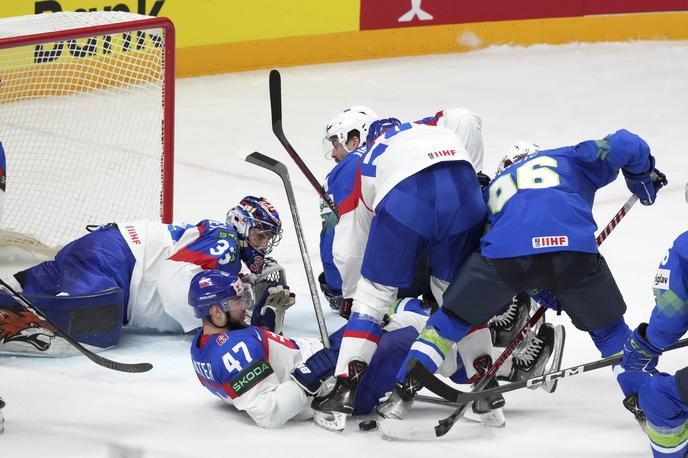 SP v hokeju 2023, slovenska hokejska reprezentanca : Slovaška | Slovencem ni uspelo premagati slovaškega vratarja, po porazu z 0:1 so ostali brez možnosti obstanka med elito. | Foto Guliverimage