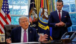 Trump z izvršnim ukazom Pentagon preimenoval v ministrstvo za vojno