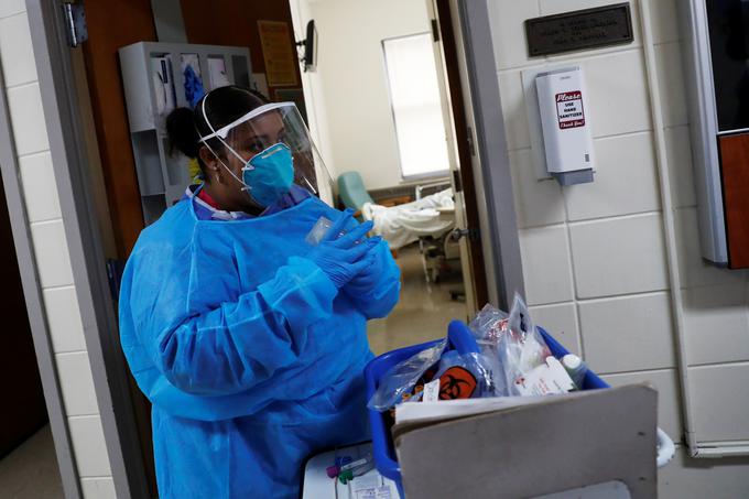 New York je še vedno daleč najbolj prizadeta država s skupno 345 tisoč potrjenimi okužbami in 28.636 mrtvimi.  | Foto: Reuters