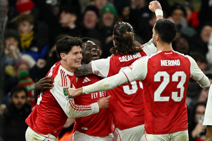 Arsenal | Veselje nogometašev Arsenala po avtogolu Maxencea Lacroixa. Topničarji so vodili vse do pete minute sodnikovega podaljška. | Foto Reuters