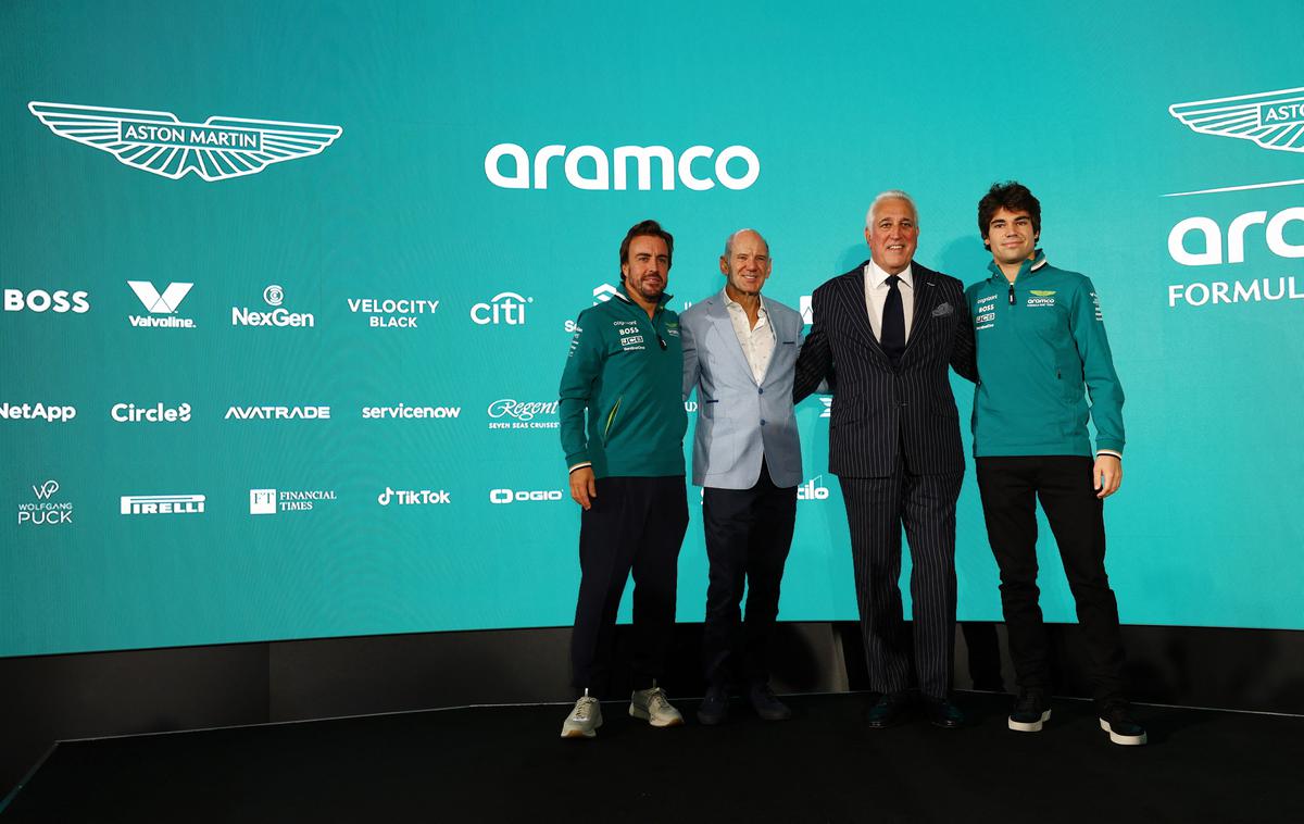 Aston Martin Adrian Newey | Fernando Alonso, Lawrance Stroll in Lance Stroll so pozdravili Adriana Neweyja. | Foto Reuters