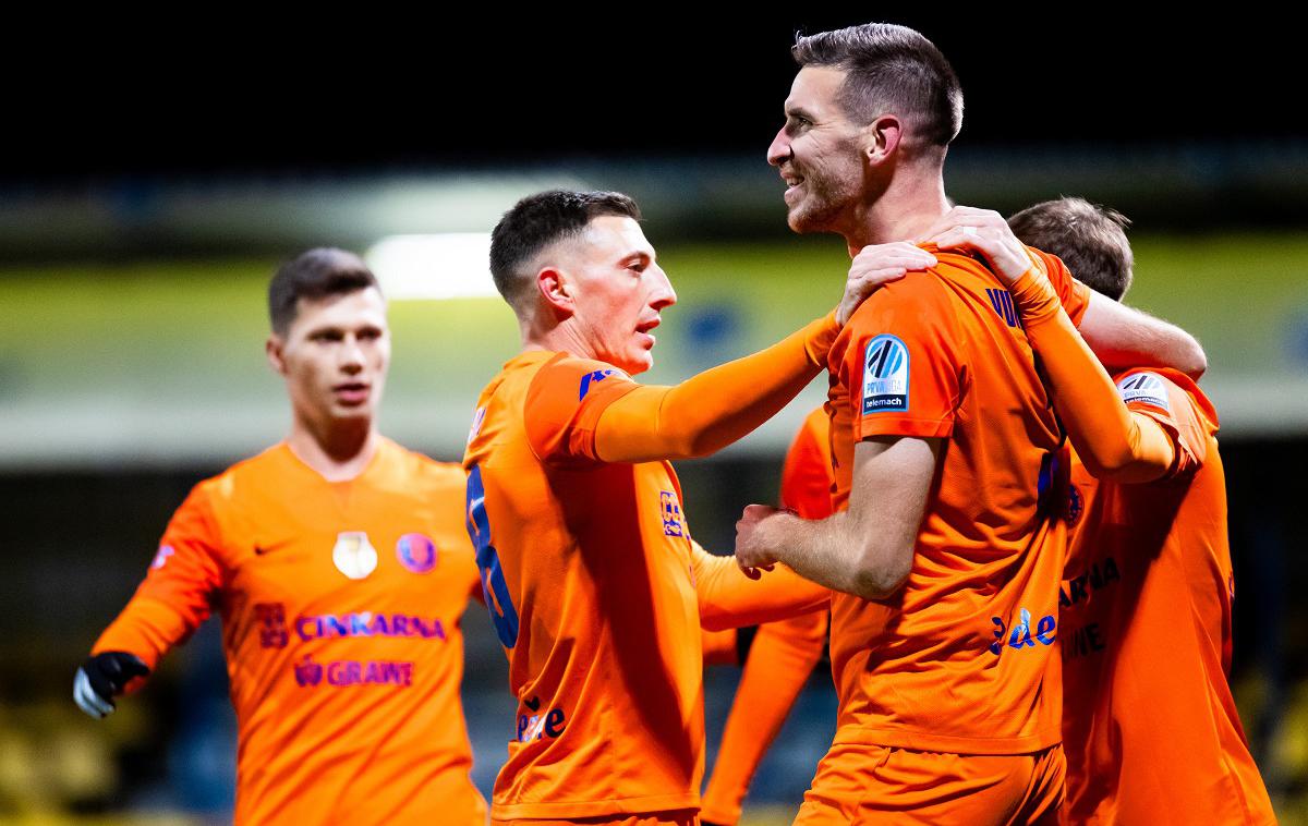 Domžale Celje | Celjani imajo pred Mariborčani že 12 točk prednosti. Tako so si že zagotovili naslov jesenskega prvaka, saj bodo v 1. SNL v tem koledarskem letu odigrali le še dve tekmi. | Foto Filip Barbalić