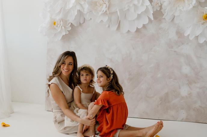 Tamara Sunarić | Tamara Sunarić je slovenska podjetnica in učiteljica, znana predvsem kot ustanoviteljica in oblikovalka Smarti Booka, znamke tihih knjig za otroke. | Foto Osebni arhiv