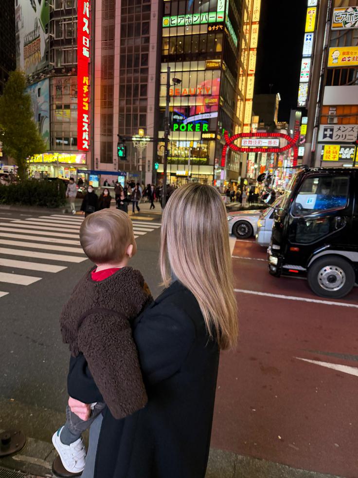 "Ko gremo na gostovanja in me ni doma, se žena počuti zelo varno. Zvečer se lahko sama sprehaja, tudi sredi noči se tu ni nobena težava sprehajati." | Foto: osebni arhiv Jana Kozamernika