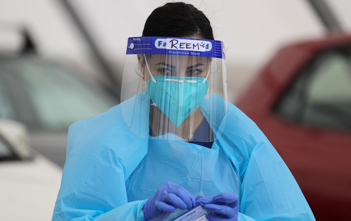 Novi koronavirus v Avstraliji | Okužbe strmo naraščajo, v državi je vedno več aktivnih primerov, vsak dan več ljudi sprejmejo na zdravljenje v bolnišnice. Zdravstveni delavci so zaskrbljeni še pred začetkom četrtega vala epidemije.  | Foto Reuters
