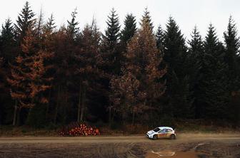 Prvak Ogier v vodstvu zadnjega relija sezone