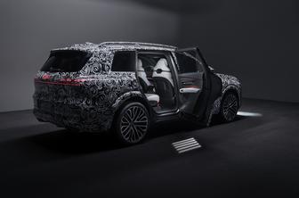 Prvi pogled v audi Q9: luksuz, prostornost in vrata z električnim odpiranjem
