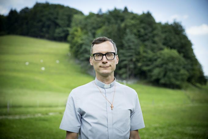 "Temeljno občutje, ki me preveva, je, da sem s tem, ko sem postal duhovnik, dosegel to, po čemer sem najbolj hrepenel." | Foto: Ana Kovač