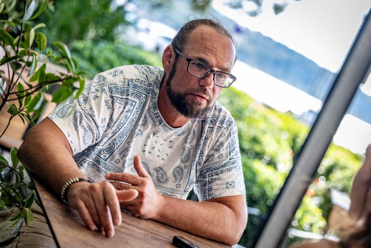 "Naši ribiči so povedali, da bodo sami poklicali medije in rekli, da tisti del morja ni naš in naj ga Hrvati kar vzamejo, ker če ne smemo hoditi tja, je, kot da ni naše. Tako se kazni samo nabirajo in nikoli ne veš, kaj te čaka, če prestopiš mejo," je dejal Ivković. | Foto: Gaja Hanuna