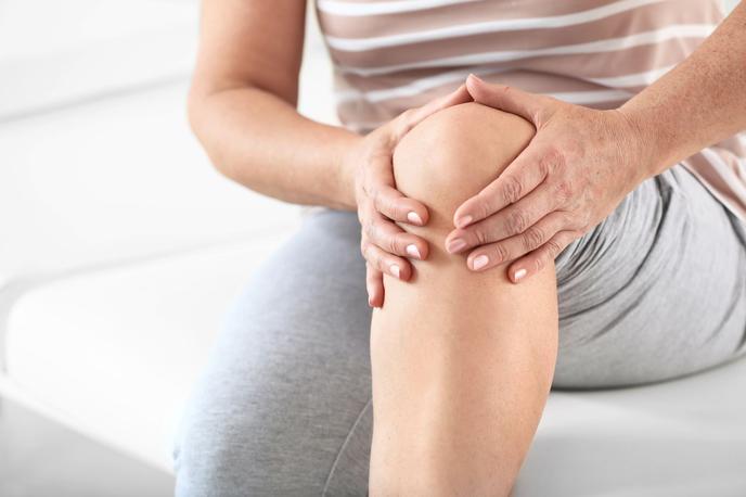 Pokanje v kolenu | Foto Medicofit