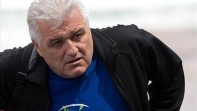 Kauzer starejši je raje spil liter vode