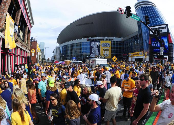 Hokejska evforija v Nashvillu je letos doživela vrhunec z nastopom v velikem finalu lige NHL. | Foto: Reuters