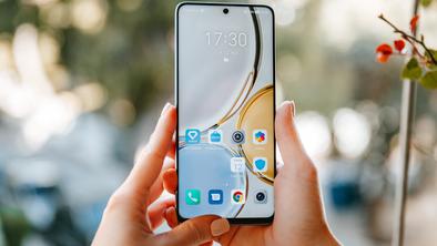 HONOR Magic4 Lite 5G: 100-odstotna napolnjenost v polovičnem času
