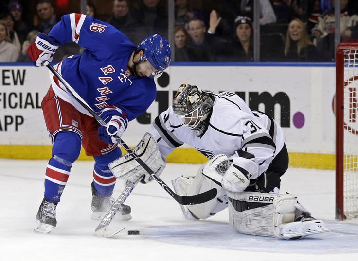 Slovaški veteran Peter Budaj je v zadnjih dveh sezonah v ligi NHL branil le enkrat, v torek je po dolgem času spet zaigral za Kralje in v zadnji tretjini zaustavil vse strele. | Foto: Reuters