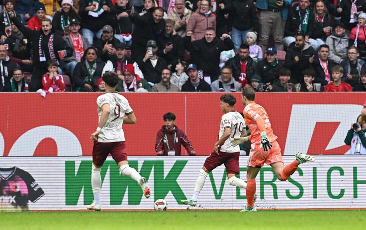 Manuel Neuer si je že v osmi sekundi tekme privoščil napako, ki jo je Robin Fellhauer kaznoval z golom.  | Foto: Reuters