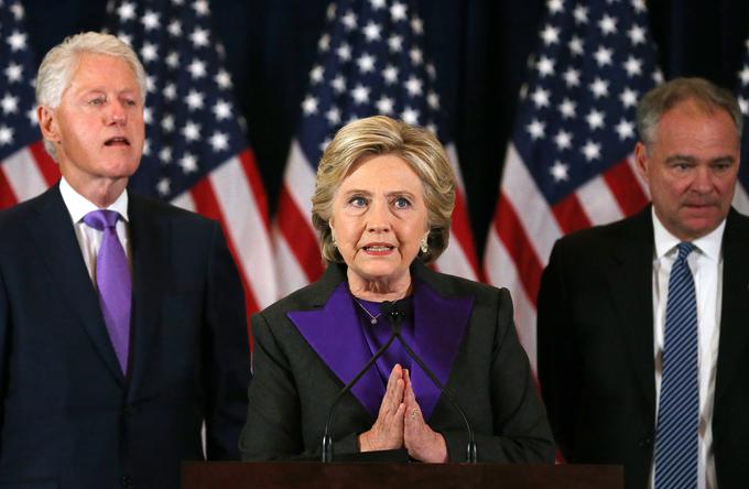 "Donald Trump bo naš predsednik. Dolžni smo biti odprti in mu dati priložnost, da vodi," je dejala vidno razočarana Clintonova. | Foto: Reuters