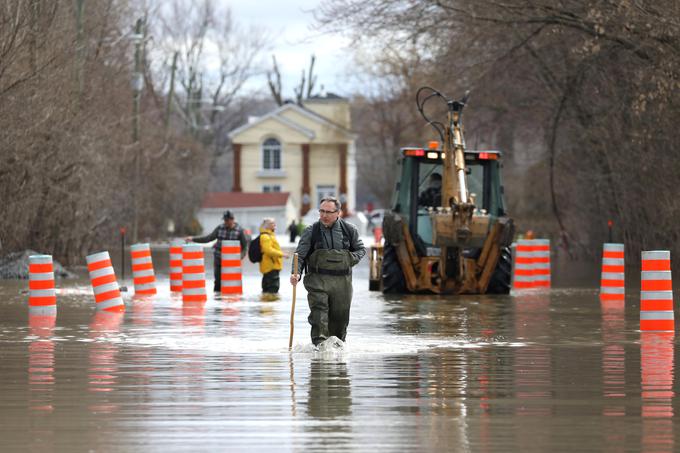 Poplava je v tem tednu zahtevala tudi prvo smrtno žrtev. | Foto: Reuters