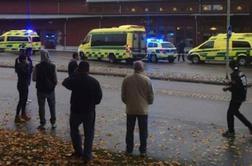 Zamaskiranec z mečem napadel šolo na zahodu Švedske