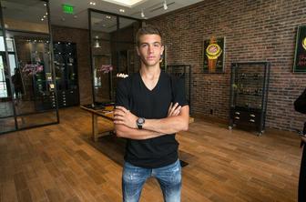 Mladi Hrvat Borna Ćorić med športne legende
