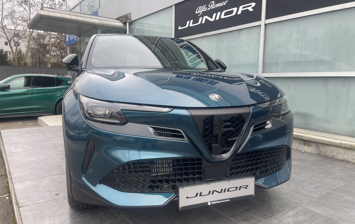 Alfa romeo junior | Alfa romeo junior v Ljubljani, prodaja se začne v letu 2025. | Foto Gregor Pavšič