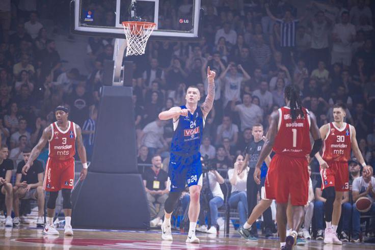 Alen Omić je dal v prvem polčasu pet točk in prispeval tri skoke. | Foto: Budućnost VOLI/Filip Roganović