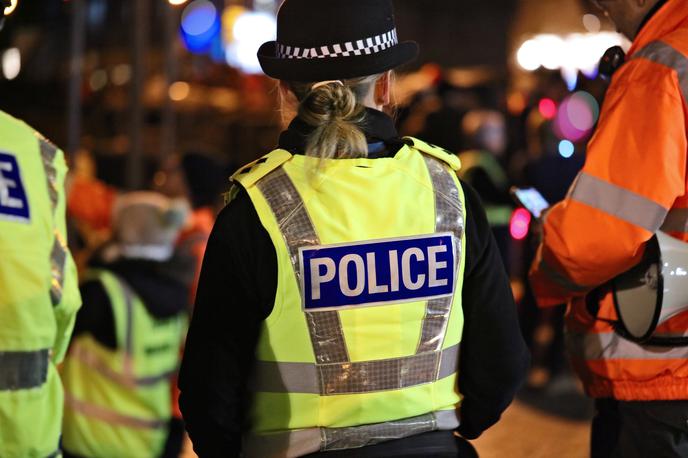 policija, Anglija | Po podatkih policije je bilo v Londonu lani skupno ukradenih več kot 80 tisoč mobilnih telefonov, to število se je v štirih letih skoraj potrojilo. | Foto Shutterstock
