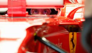 Vettel razveselil navijače Ferrarija, Sainz v nesreči uničil dirkalnik