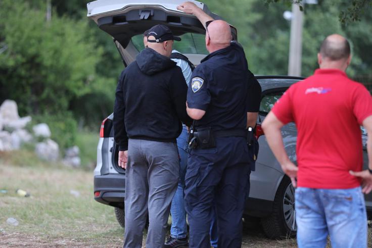 Na kraju nesreče so bili policisti in reševalci.  | Foto: Grgo Jelavic/Pixsell