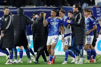 Milan ni izkoristil remija Interja, Como nadaljuje sanjsko sezono