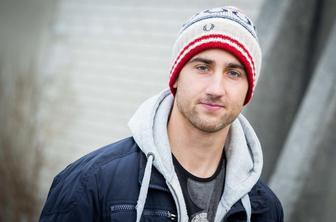 Šporar poskrbel za vojno, Omladič odhaja