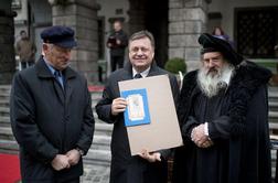 Knjige še ne gorijo, ampak …