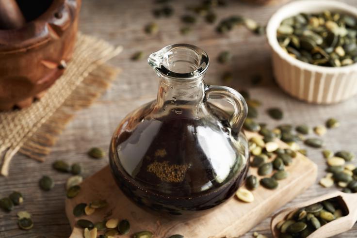 Štajersko prekmursko bučno olje z ZGO, bučno olje, bučne golice | Foto: Shutterstock