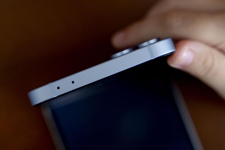 Zgornja stran pregibnega pametnega telefona Samsung Galaxy Z Flip6 | Foto: Ana Kovač
